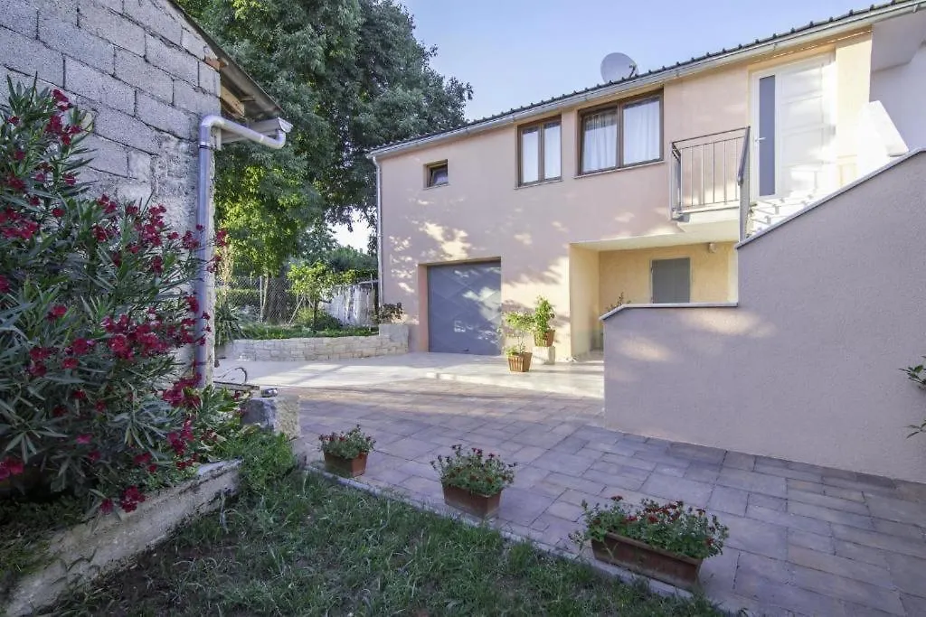 Apartman Dejan Porec 0*,  Croatia